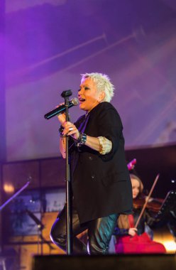  2 Symphonica yapılan Polonya kültü, underground, rock, metal - ve müzisyenler ve solistler Varşova Futura sahne sinema Cracow Kiev'de üzerinde gerçekleştirdiği yıl 80-bu serseri Lehçe grupları müzik.