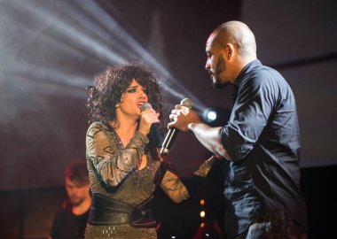  2 Symphonica yapılan Polonya kültü, underground, rock, metal - ve müzisyenler ve solistler Varşova Futura sahne sinema Cracow Kiev'de üzerinde gerçekleştirdiği yıl 80-bu serseri Lehçe grupları müzik.