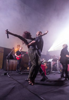  2 Symphonica yapılan Polonya kültü, underground, rock, metal - ve müzisyenler ve solistler Varşova Futura sahne sinema Cracow Kiev'de üzerinde gerçekleştirdiği yıl 80-bu serseri Lehçe grupları müzik.