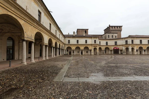 Palazzo Ducale in Piazza Castello a Mantova — Foto Stock