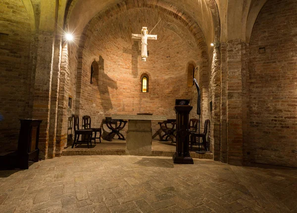 Interior de Rotonda di San Lorenzo em Mântua. Itália — Fotografia de Stock