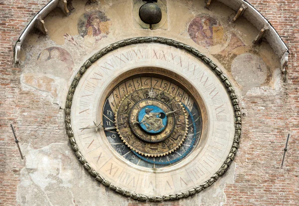 Palazzo della Ragione Torre dell'Orologio ("Saat Kulesi") ile. Mantua, İtalya — Stok fotoğraf