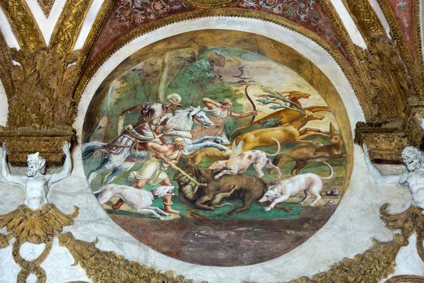 Palazzo Te Mantua önemli bir turistik olduğunu. Saray, inşa mannerist mimari tarzı 1524-1534 Federico II Gonzaga, Marquess Mantua için tavan fresk en dikkat çekici özelliği ise. 