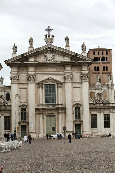 Собор Святого Петра Апостола в Мантуе, Ломбардия. Италия — стоковое фото