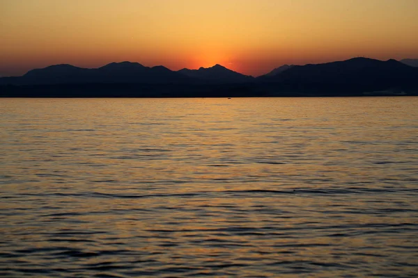 イタリアのガルダ湖の美しい夕日 — ストック写真