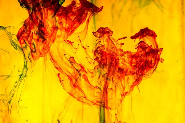 Colores acrílicos y tinta en agua. Fondo abstracto . —  Fotos de Stock