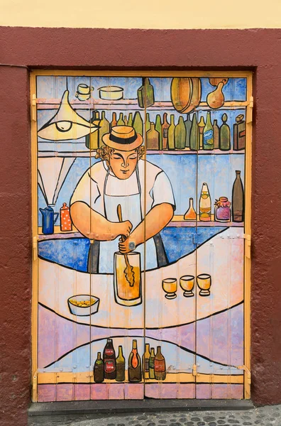 Açık kapı Santa Maria sokak sanatı. 