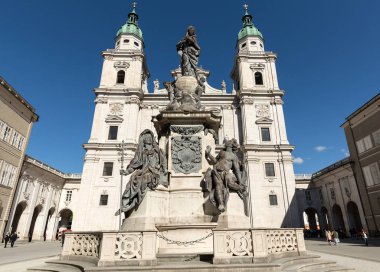 Aziz Rupert ve Domplatz Vergilius ve Marian sütununda katedral. Salzburg, Avusturya