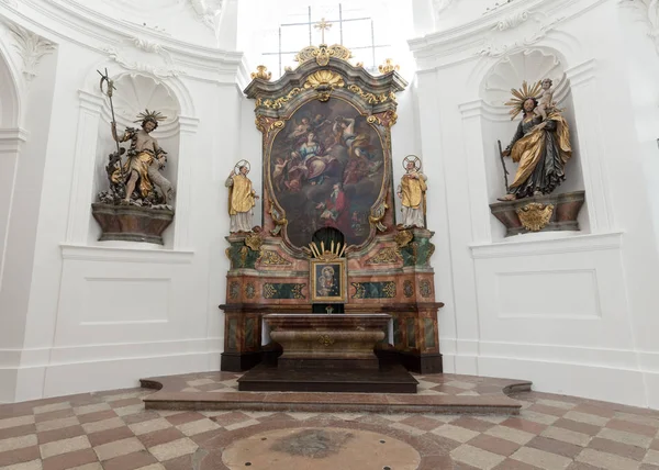 İç kolej veya üniversite kilise Salzburg, Avusturya — Stok fotoğraf
