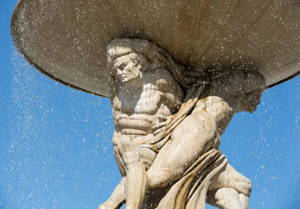 Barokní Rezidence Fontána na Residentplatz v Salzburgu. Rakousko — Stock fotografie