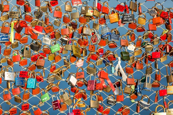 Close up of padlocks as a symbol of everlasting love at a bridge in Salzburg (Austria) over the river Salzach — Stock Photo, Image