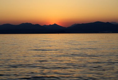 Garda Gölü İtalya güzel gün batımı