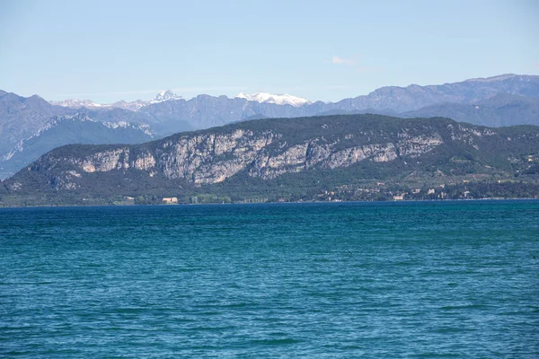Garda Lake / Lago di Garda /, maior lago italiano no norte da Itália — Fotografia de Stock
