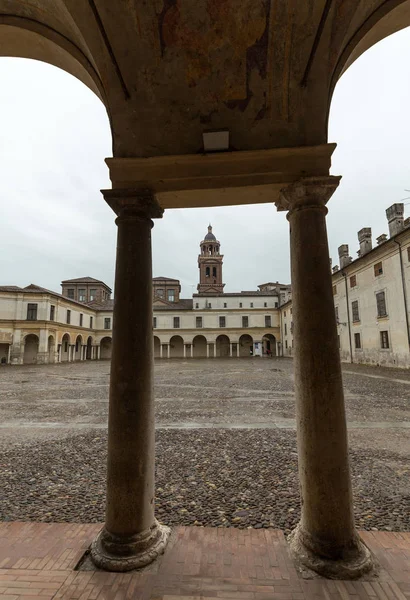 Palazzo Ducale sur la Piazza Castello à Mantoue - Italie — Photo