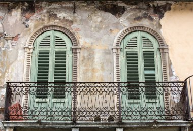Piazza della Erbe Verona adlı eski bir bina cephe. İtalya