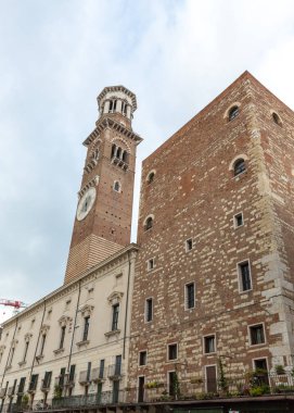 Lamberti Kulesi ve Palazzo della Ragione, Verona. İtalya
