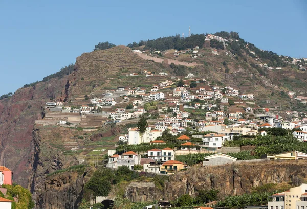 Camara de Lobos - tradicional pueblo de pescadores, situado a cinco kilómetros de Funchal en Madeira. Portugal — Foto de Stock