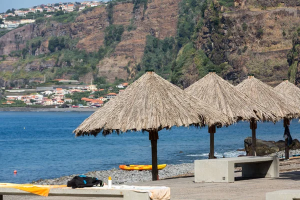 Vew de la costa en Ribeira Brava en la isla de Madeira. Portugal —  Fotos de Stock