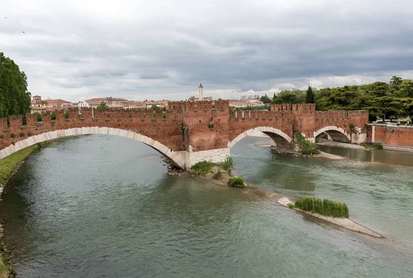 The Ponte Pietra (Stone Bridge), once known as the Pons Marmoreus, is a Roman arch bridge crossing the Adige River in Verona, Italy. The bridge was completed in 100 BC, — Stock Photo, Image