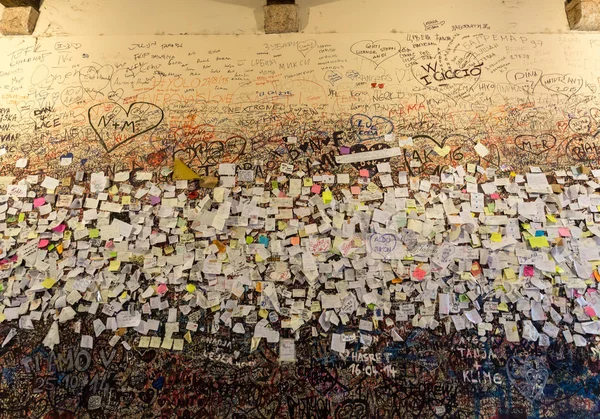 Aşk mesajı Juliet evde, Verona, İtalya ile kaplı duvar parçası