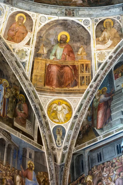 The frescos in Baptistery of Duomo or The Cathedral of Santa Maria Assunta by Giusto de Menabuoi (1375-1376). — Stock Photo, Image
