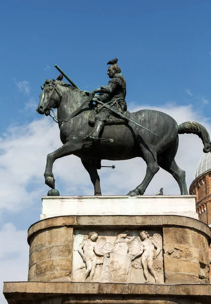 Equestrian statue of Gattamelata in Padua, Italy — Stock Photo, Image