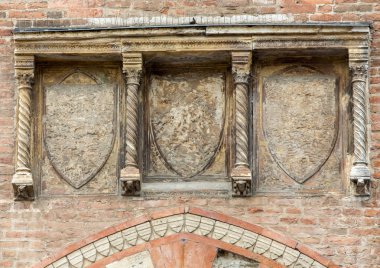 Armasının üzerinde Palazzo della Ragione. Mantua, İtalya
