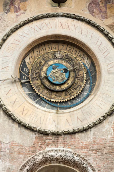 Palazzo della Ragione z Torre dell'Orologio ("Wieża zegarowa"). Mantua — Zdjęcie stockowe