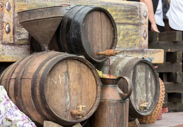 Old barrels and tools for wine production — Stock Photo, Image