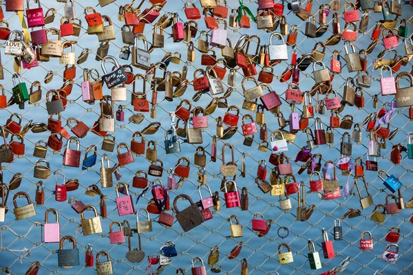 Close up of padlocks as a symbol of everlasting love at a bridge in Salzburg (Austria) over the river Salzach — Stock Photo, Image