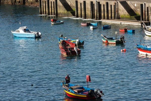 Barcos de pesca en Camara de Lobos, Islas Madeira, Portugal — Foto de Stock