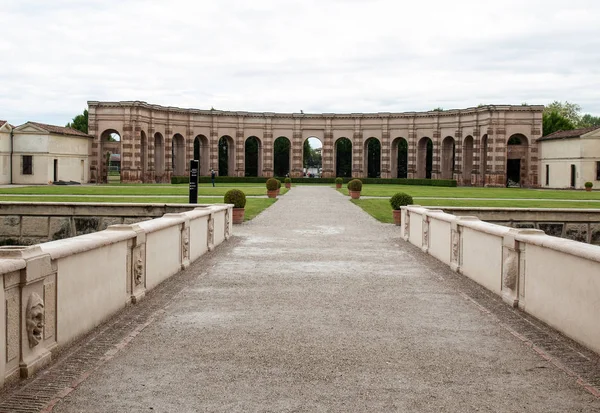 El Palazzo Te en Mantua es una de las principales atracciones turísticas. El palacio fue construido en el estilo arquitectónico manierista de Federico II Gonzaga, marqués de Mantua. Italia — Foto de Stock