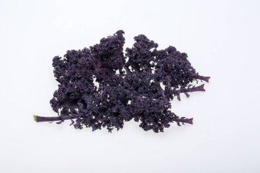 Taze mor kıvırcık lahana lahana 