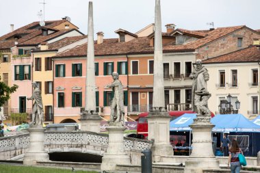 Piazza Prato della Valle 'deki heykeller, Padua,