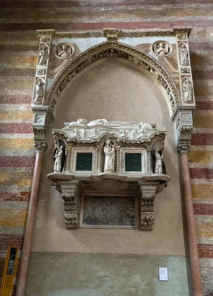 De kerk van de Eremitani is een Augustijner kerk uit de 13e eeuw. Padua, Italië — Stockfoto