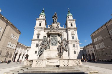  Aziz Rupert ve Domplatz Vergilius ve Marian sütununda katedral. Salzburg, 