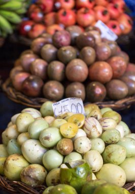 Ünlü egzotik meyve Funchal (Mercado dos Lavradores), Madeira Pazar.