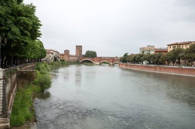 Adige Nehri ve Ponte Pietra, Verona