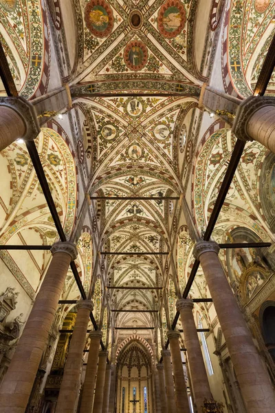 在维罗纳，意大利的 Sant'Anastasia 教堂. — 图库照片