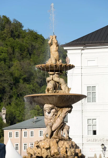 Barok Residence çeşme Residentplatz Salzburg üzerinde — Stok fotoğraf