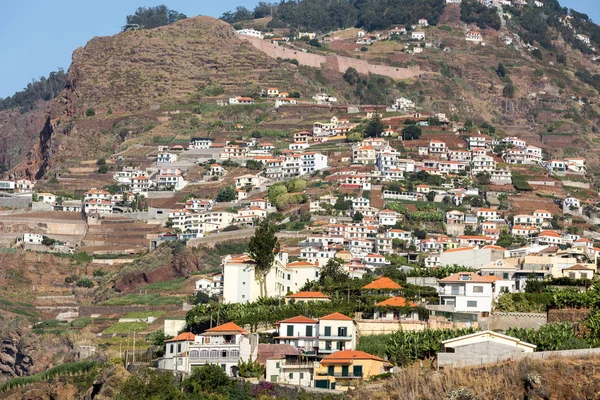 Camara de Lobos - tradicional pueblo de pescadores, situado a cinco kilómetros de Funchal en Madeira — Foto de Stock