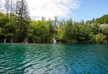 Nefes kesen manzarası Plitvice Gölleri Milli Parkı 
