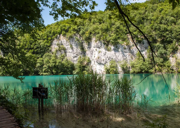 Adembenemend uitzicht in het Nationaal Park Plitvice meren — Stockfoto