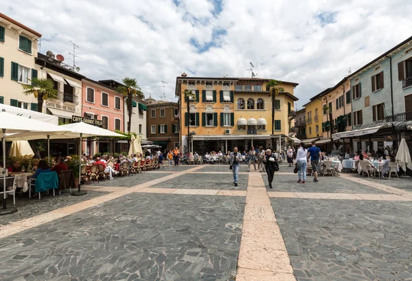 Piazza Castello à Sirmione, Lac de Garde — Photo