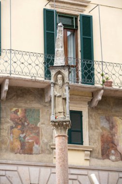 On beşinci yüzyıl sütun Piazza sutyen Verona