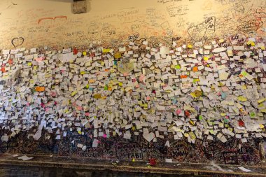 Aşk mesajı Juliet evde, Verona ile kaplı duvar parçası