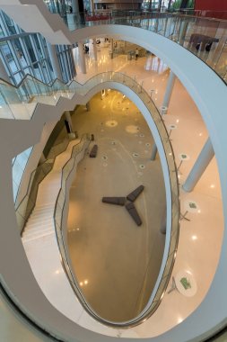 Fuaye merdiven ile. Buz Krakow Kongre Merkezi, Krakow, Polonya