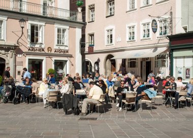 Eski şehir, Salzburg Alter piyasada Cafe