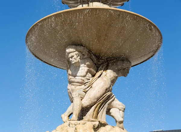 Fontana di residenza barocca su Residentplatz a Salisburgo — Foto Stock