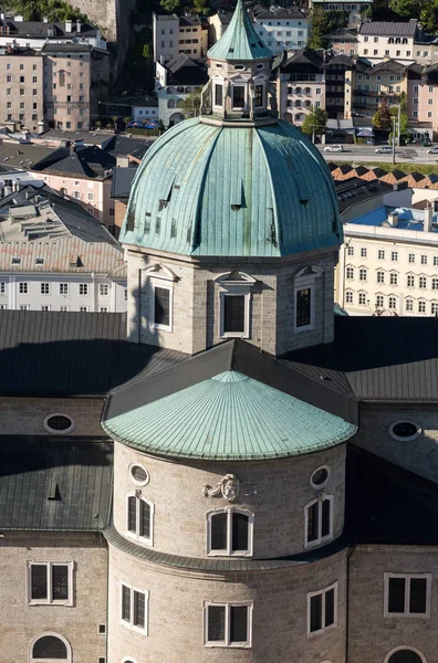 Üstten Görünüm eski şehrin merkezinde, Salzburg, Avusturya — Stok fotoğraf